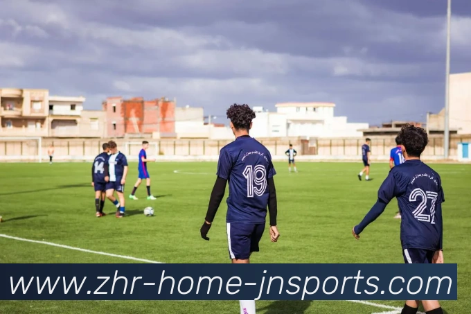 足球气候协议提倡的环保赛事方案是否能改善赛场碳排放问题