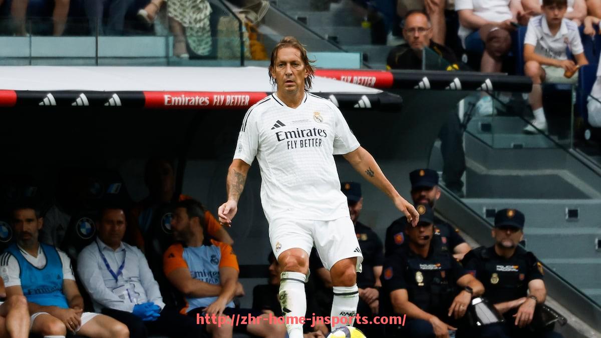 江南综合体育-火箭队球员内内的家庭背景与篮球成长故事