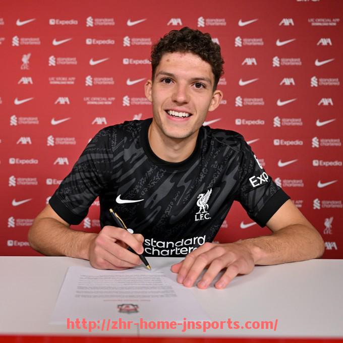 江南综合体育-英超蓝白球衣球队名单及设计特色介绍