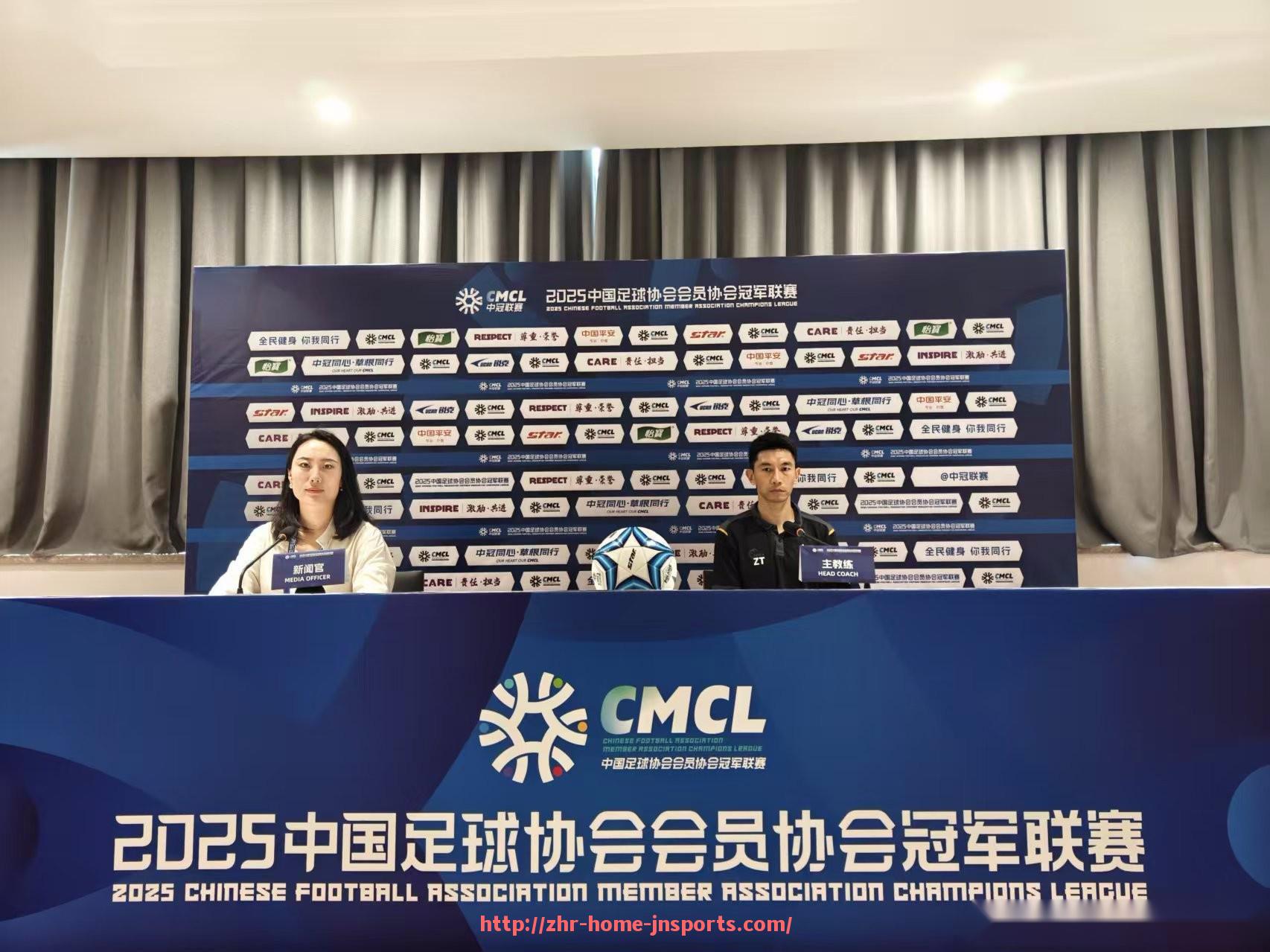 江南综合体育-有哪些英超球队队徽中使用死敌传统颜色?背后原因分析